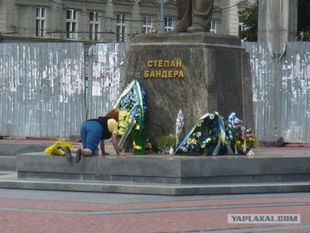 Украина. Как учат встречать погибших героев.