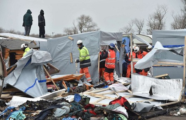 В Кале произошли столкновения между мигрантами и полицией