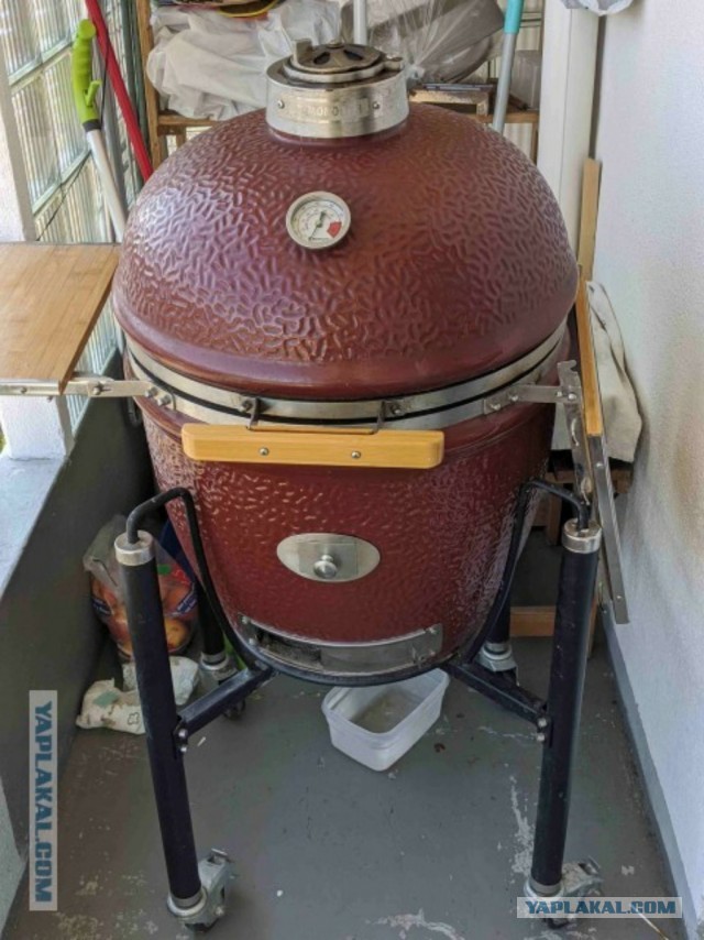 Баранья ножка в керамическом гриле .