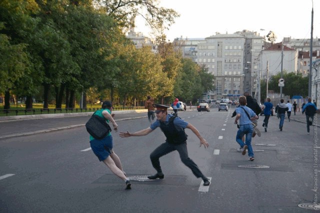 Школьники и полицай