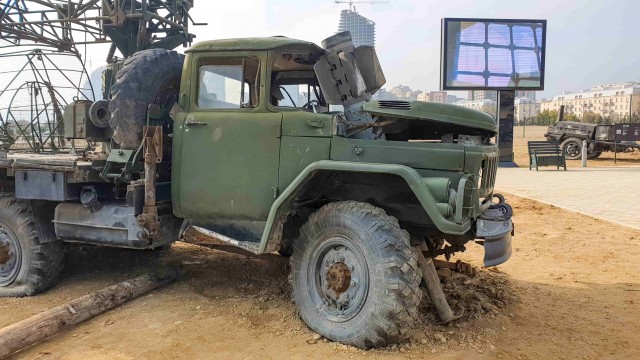 Выставка трофейной военной техники в Баку