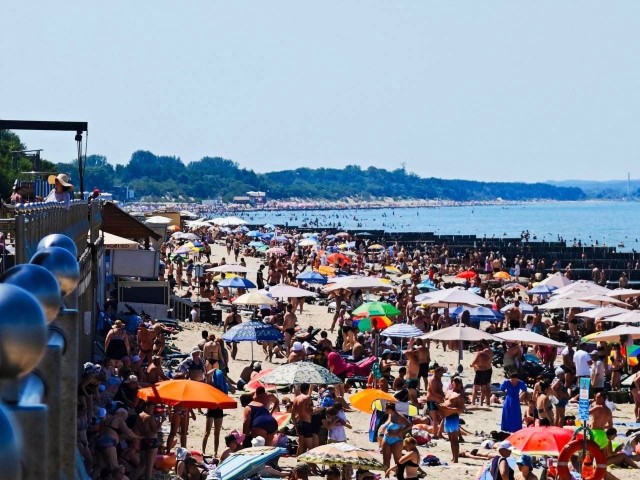 Пляжи Калининградской области переполнены из-за аномальной жары до +36°C, пришедшей из Европы