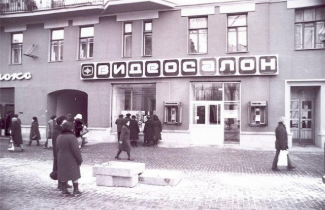 Лихие 1990-е.  Время, когда «забивали стрелку» и «рубили капусту»