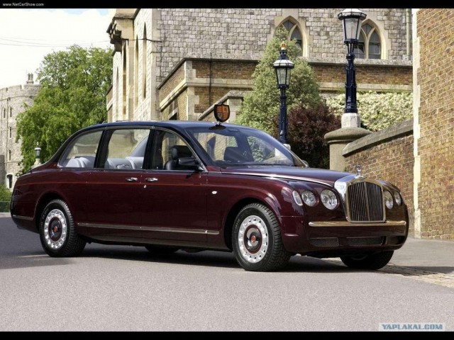 Королевский Bentley сломался в центре Лондона