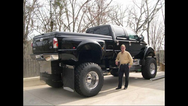 Как выглядит внутри Toyota Sequoia SUV