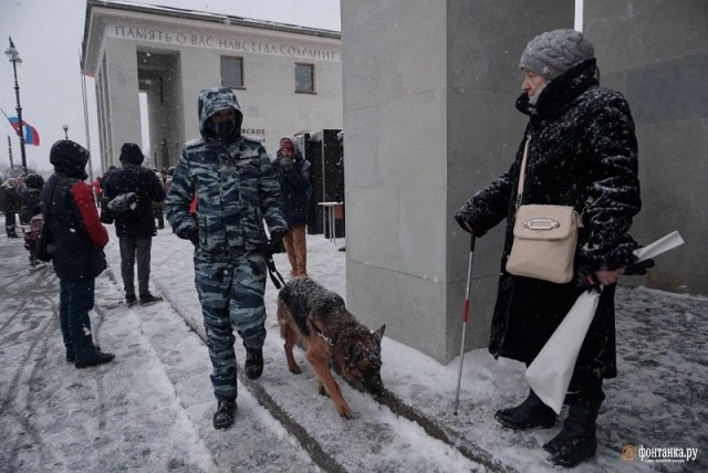 Возложение цветов на Пискаревском кладбище: 2014, 2019, 2020, 2022 годы