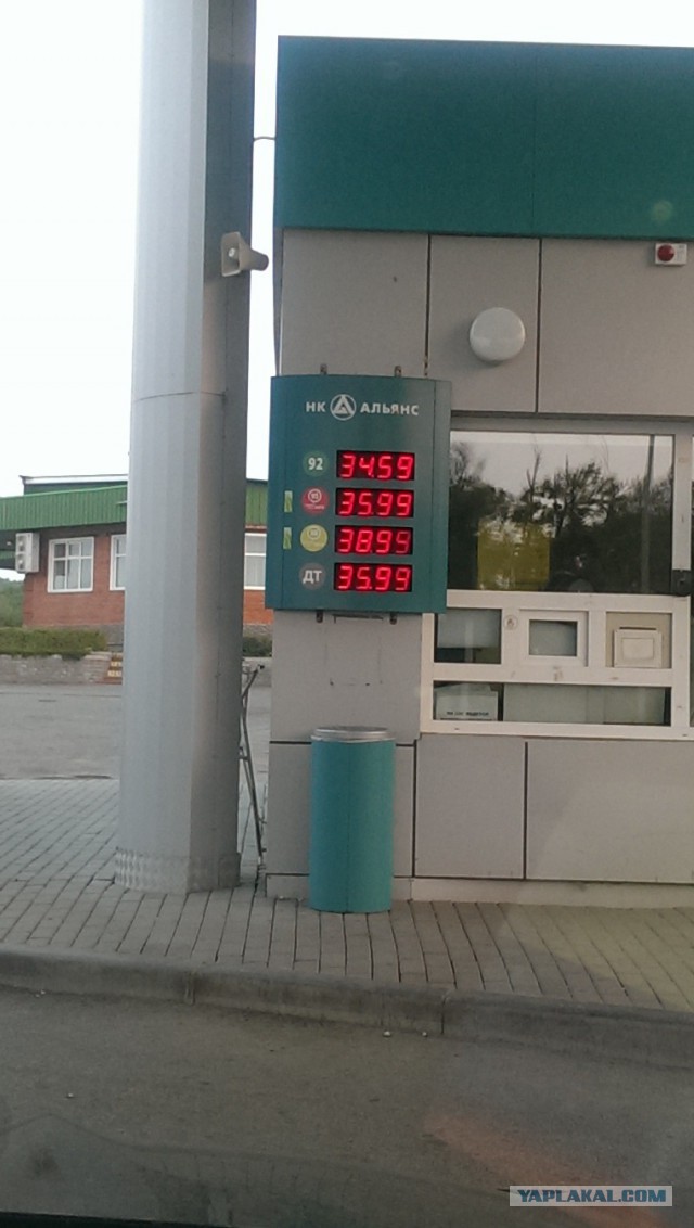 Бензин в России продолжает дорожать,