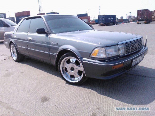 Леворульная Toyota Crown - специально для Китая.