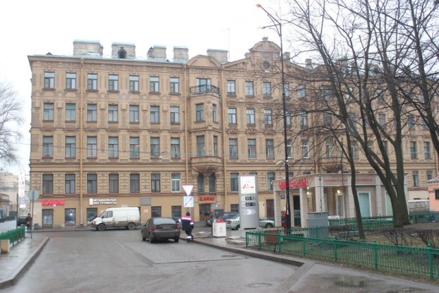 Немного о Питере, высоте потолков, и русской нации