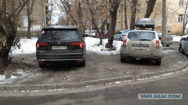 Почему же нас во все щели и все кому не лень.