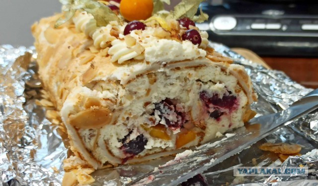 Рулет меренговый