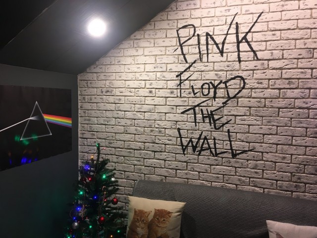 Предновогодняя стена