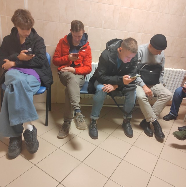 Мужик в автобусе выдернул с сиденья студента за волосы, потому что тот не уступил место