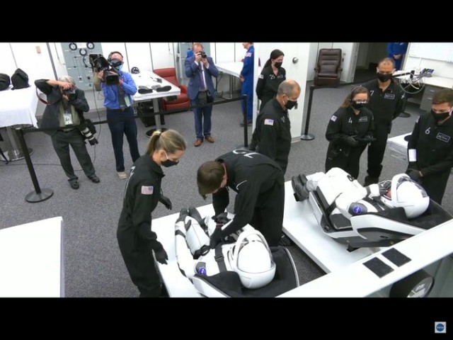 Прямая трансляция пилотируемого запуска SpaceX Crew Dragon