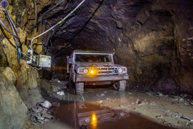 Как происходит добыча руды в огромном руднике "Николаевский"?