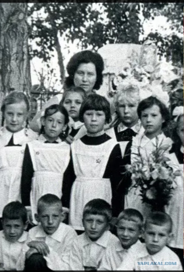 Как звали вашу первую учительницу?