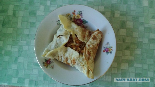 Жареный рис по тайски с креветками и грудкой