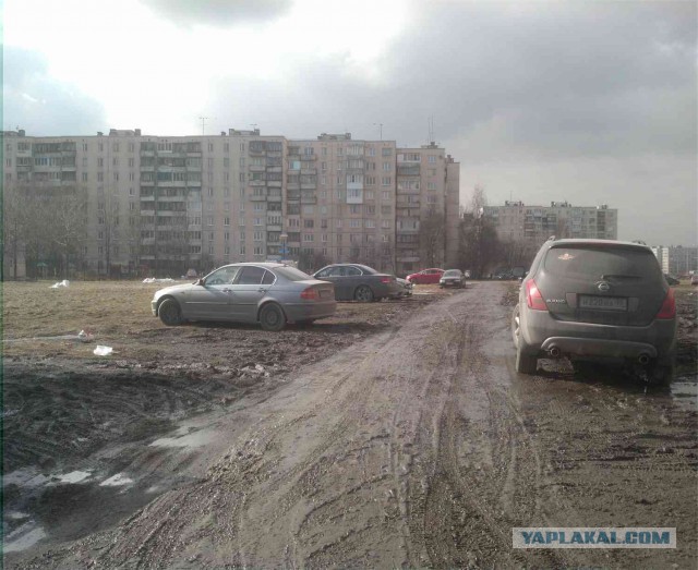 Неприятная ситуация на тротуаре