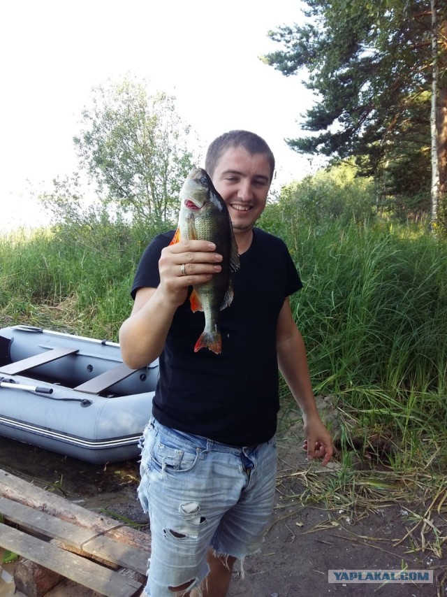Надоела политика... или поймал окунька на 42см
