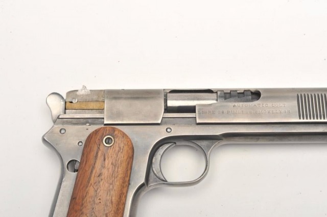 Первый в ряду "Кольтов": Colt M1900