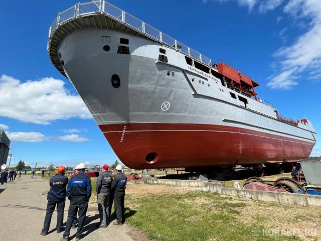Рыбинский судостроительный завод спустил на воду самое крупное в истории предприятия судно