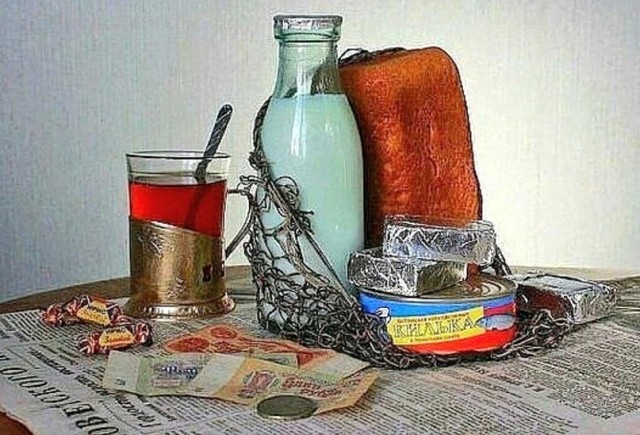 Какой-то дядька рассуждает про проклятый совок