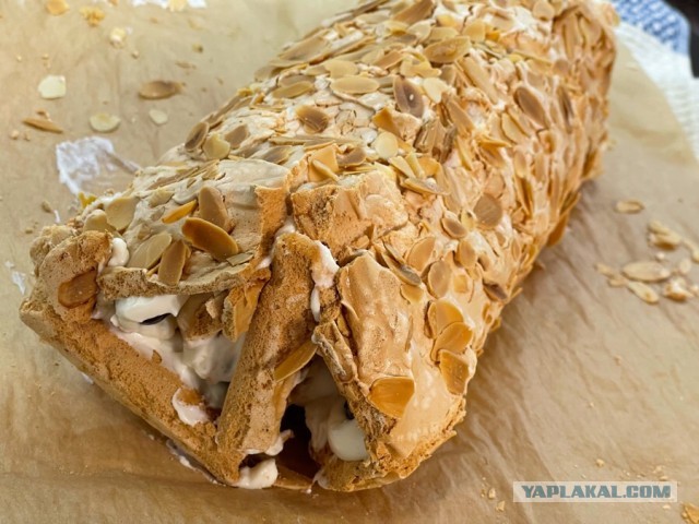 Рулет меренговый