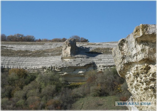 Крым. Бакла. Пещерный город.
