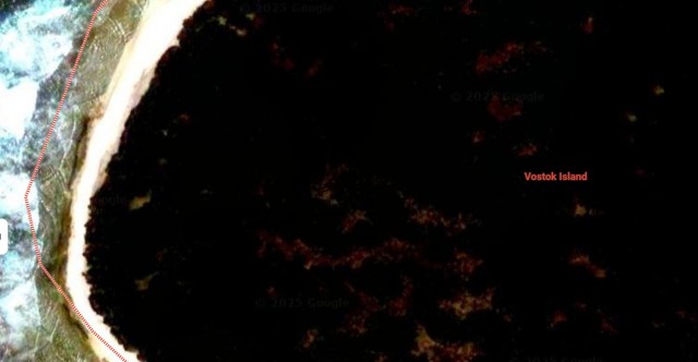 Почему атолл Восток выглядит со спутника как чёрная дыра?