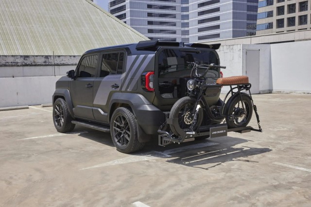 Toyota начала продажи компактного рамного внедорожника Land Cruiser FJ («бэби-Крузак»). Цена в базе - от 3,2 млн рублей