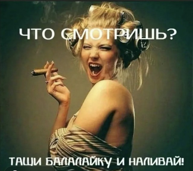 Две дамы избавляются от веток на своем участке
