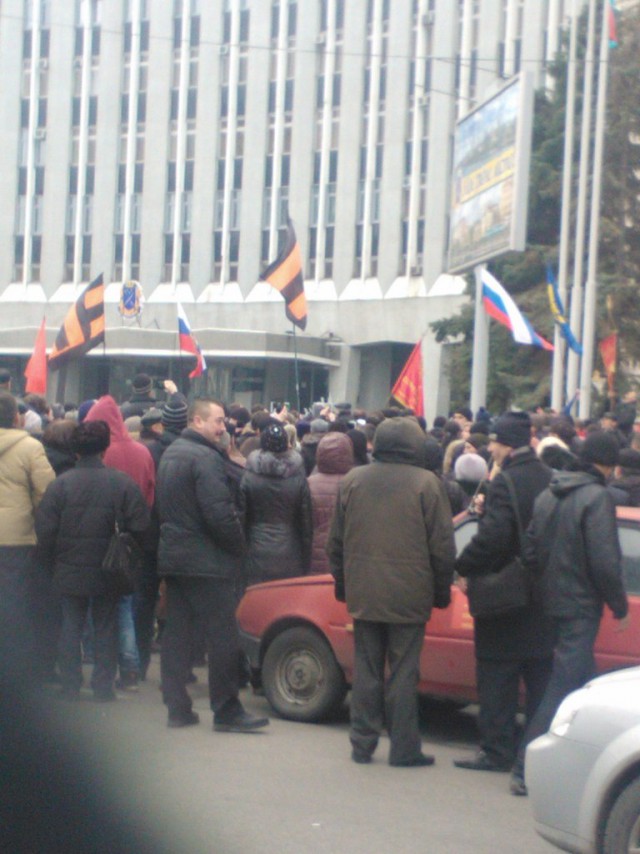В Харькове Российский флаг!