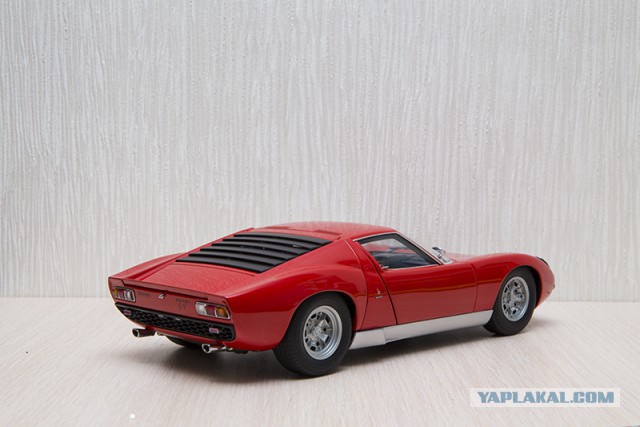 Lamborghini в масштабе 1:18