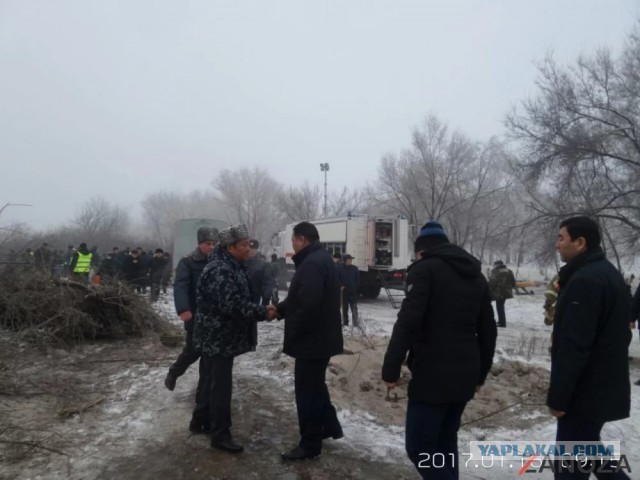 Турецкий грузовой самолет упал на дачи под Бишкеком