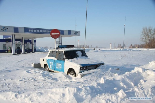 Был левый глаз фанерой заколочен...