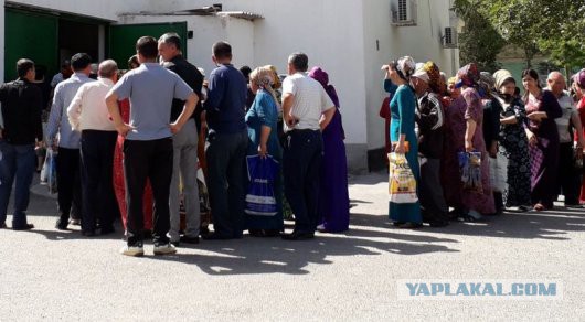 Туркменистан охватил кризис: Хлеб по паспорту, очередь за мукой занимают за месяц!