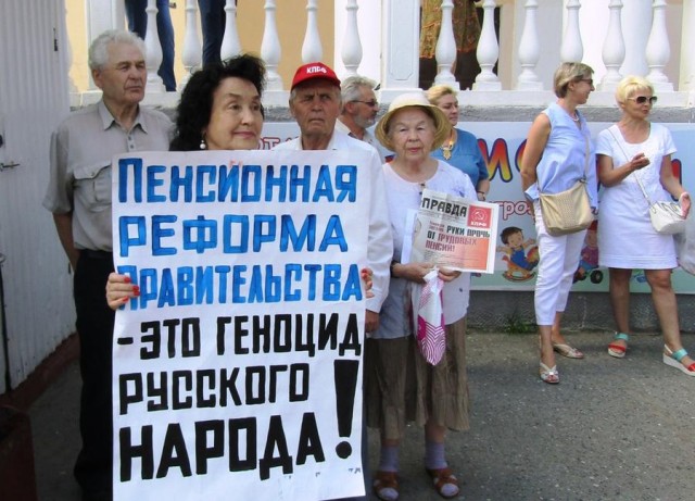 Моя бабка до конца жизни чистила картошку так, что через шелуху читать было можно