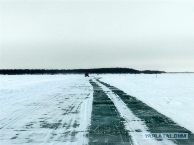 Как зимники весной превращаются из дороги в болото