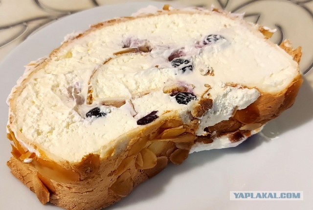 Рулет меренговый