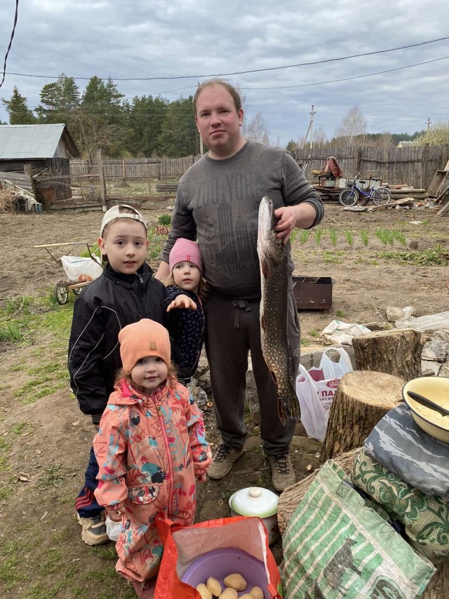 Щучку подогнал .