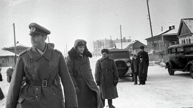 Ровно 80 лет назад фельдмаршал Паулюс, командующий 6-ой армией под Сталинградом, сдался в плен