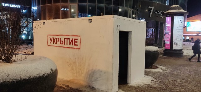 В Белгороде развалились укрепления из мешков с песком, которыми обложили остановки