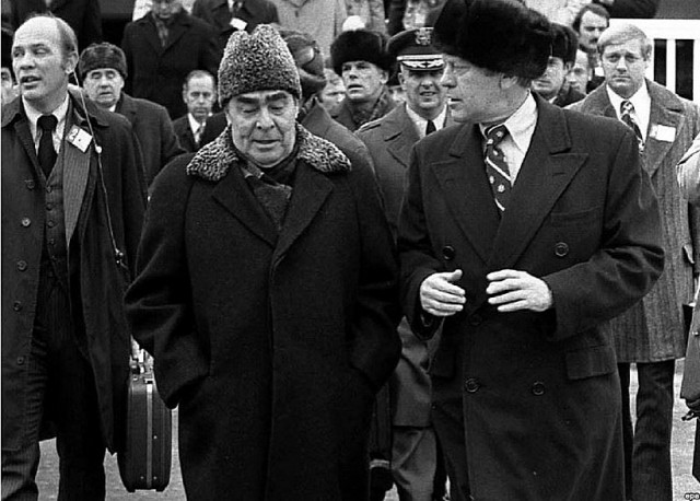 Кто, кто?! Ильич в пальто!