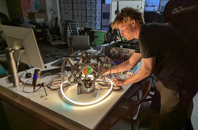 Российский робот побил мировой рекорд по сборке кубика Рубика