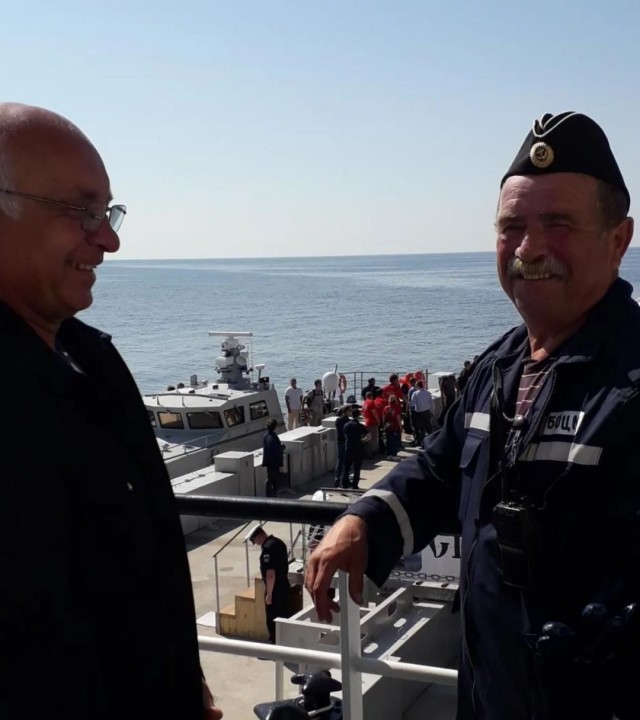Погибшим морякам посвящается .