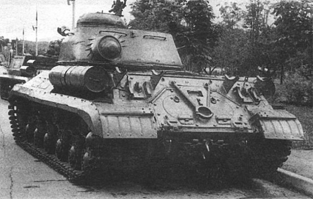 Танки поглощенные природой. Всё проходит...