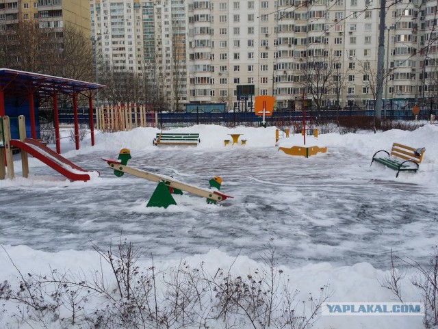 Поубирал снег