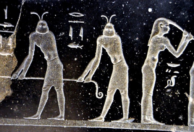 В обнаруженных радаром камерах в гробнице Тутанхамона есть металл и органические материалы