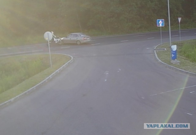 Опубликовано видео аварии, унесшей жизнь мотоциклиста в Подмосковье