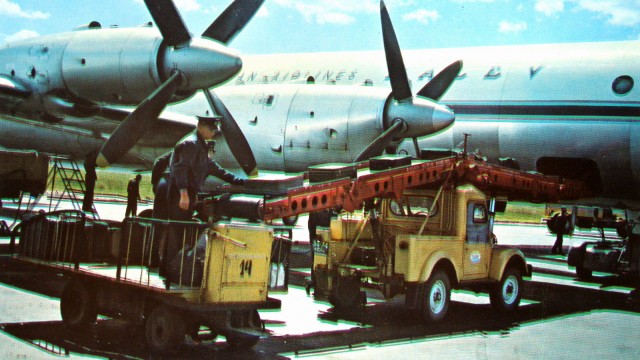 Подъёмные, заправочные и не только: спецтранспорт для аэропортов СССР